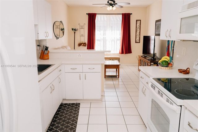 16158 SW 68th Ter, Miami, FL 33193