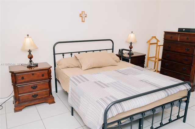 16158 SW 68th Ter, Miami, FL 33193