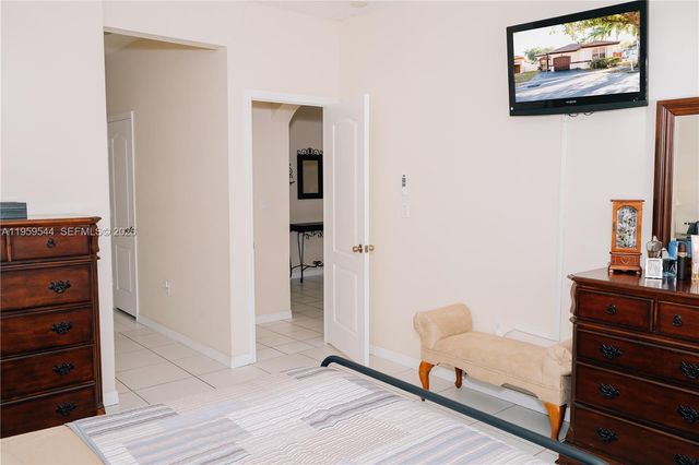 16158 SW 68th Ter, Miami, FL 33193