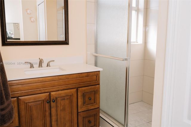 16158 SW 68th Ter, Miami, FL 33193