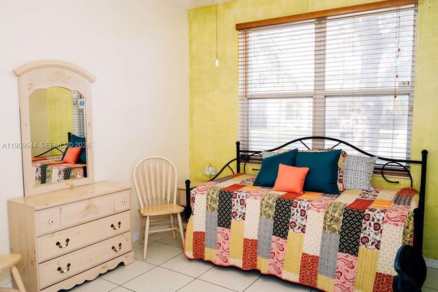 16158 SW 68th Ter, Miami, FL 33193