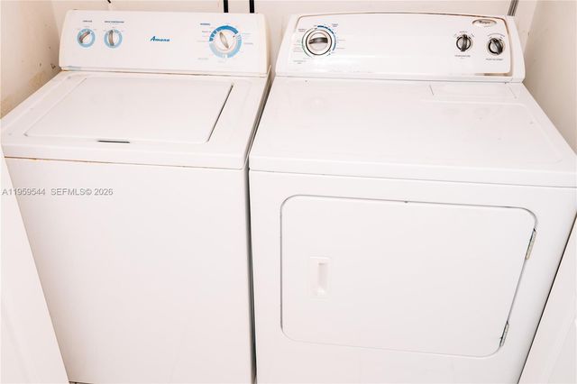 16158 SW 68th Ter, Miami, FL 33193