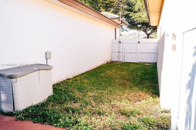 16158 SW 68th Ter, Miami, FL 33193