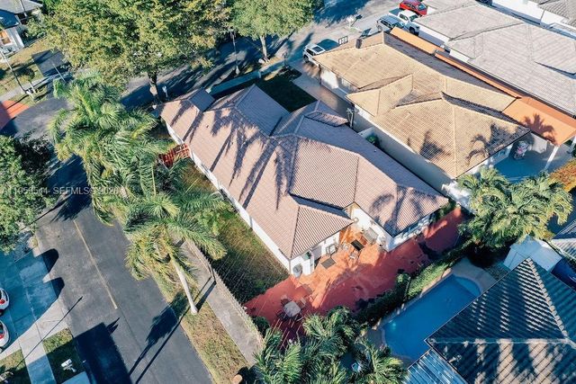 16158 SW 68th Ter, Miami, FL 33193