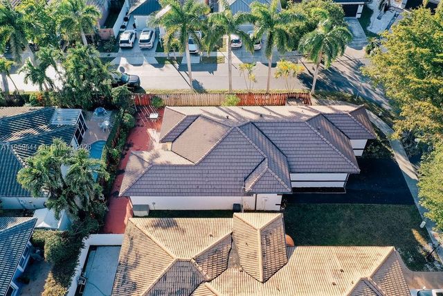 16158 SW 68th Ter, Miami, FL 33193