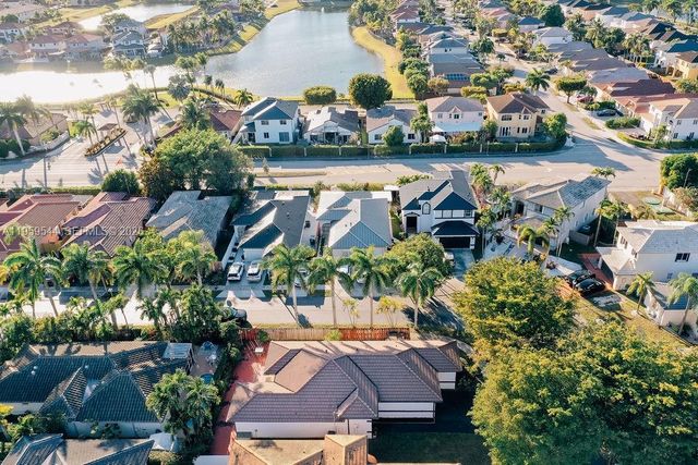 16158 SW 68th Ter, Miami, FL 33193