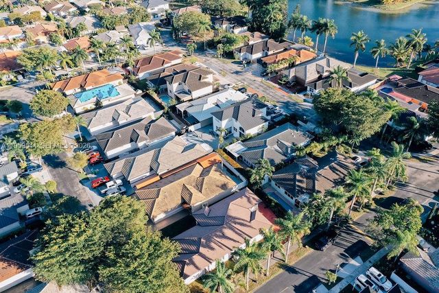 16158 SW 68th Ter, Miami, FL 33193