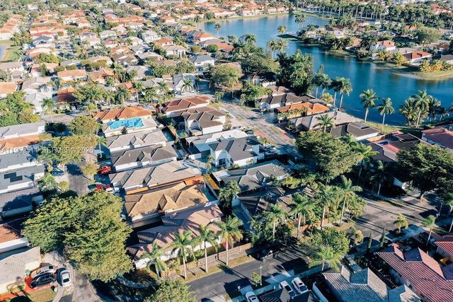 16158 SW 68th Ter, Miami, FL 33193