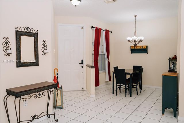 16158 SW 68th Ter, Miami, FL 33193