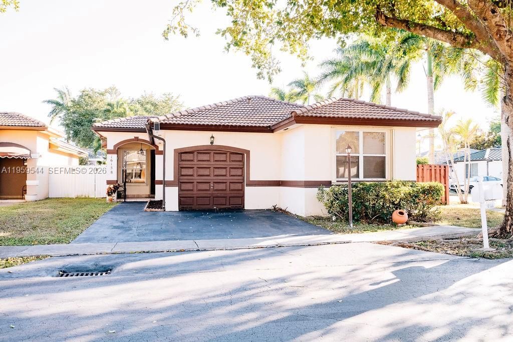 16158 SW 68th Ter, Miami, FL 33193