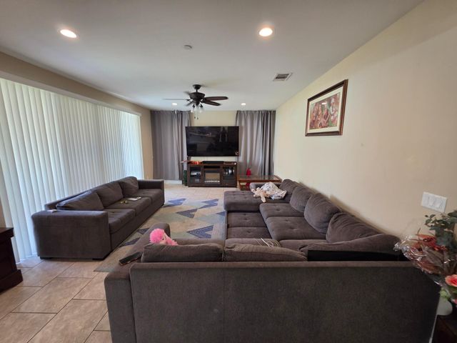 6326 W Donner Avenue, Fresno, CA 93723