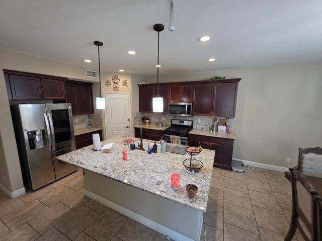 6326 W Donner Avenue, Fresno, CA 93723
