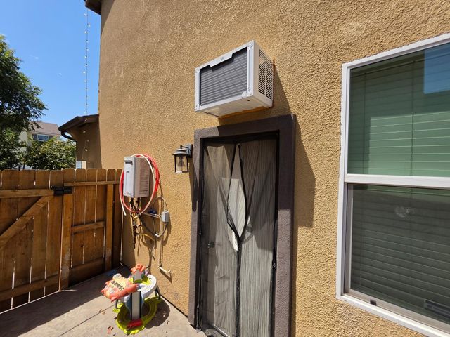 6326 W Donner Avenue, Fresno, CA 93723