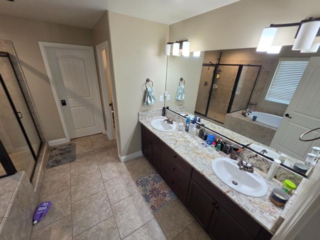 6326 W Donner Avenue, Fresno, CA 93723