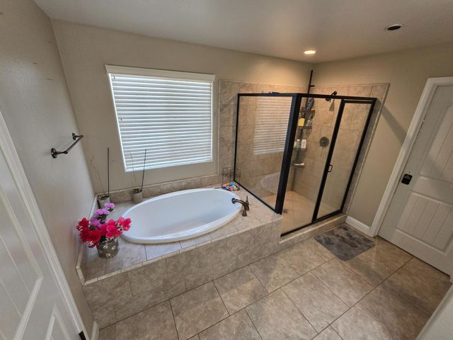 6326 W Donner Avenue, Fresno, CA 93723