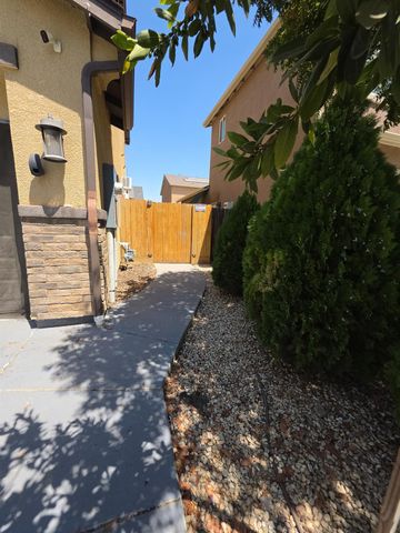 6326 W Donner Avenue, Fresno, CA 93723