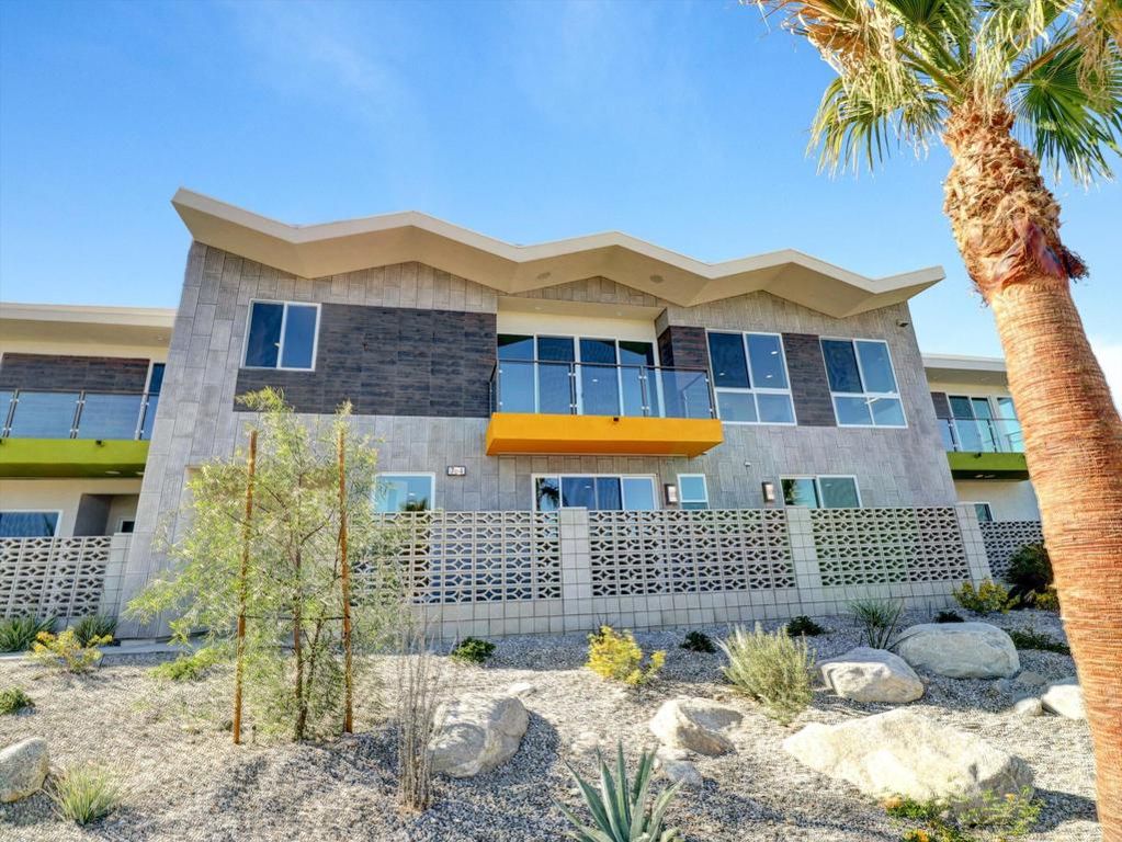 Image 1 of property listing at 704 Obsidian Loop E, Palm Springs, CA 92264