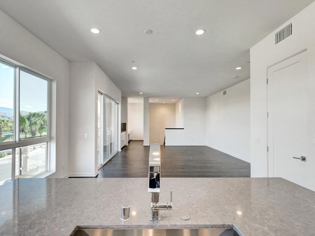 Image 26 of property listing at 704 Obsidian Loop E, Palm Springs, CA 92264
