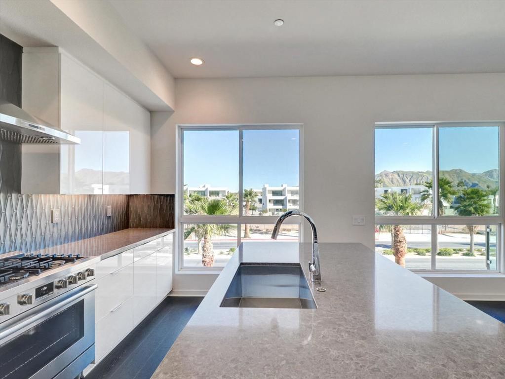 Image 27 of property listing at 704 Obsidian Loop E, Palm Springs, CA 92264