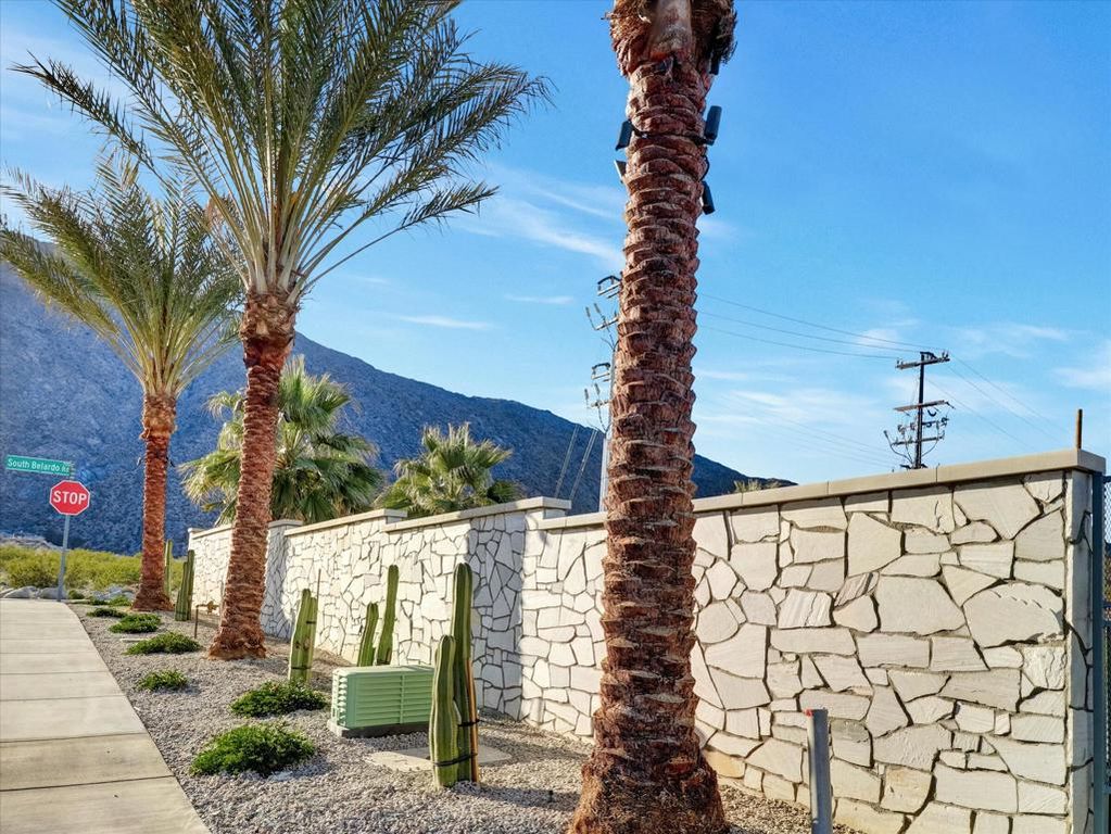 Image 49 of property listing at 704 Obsidian Loop E, Palm Springs, CA 92264