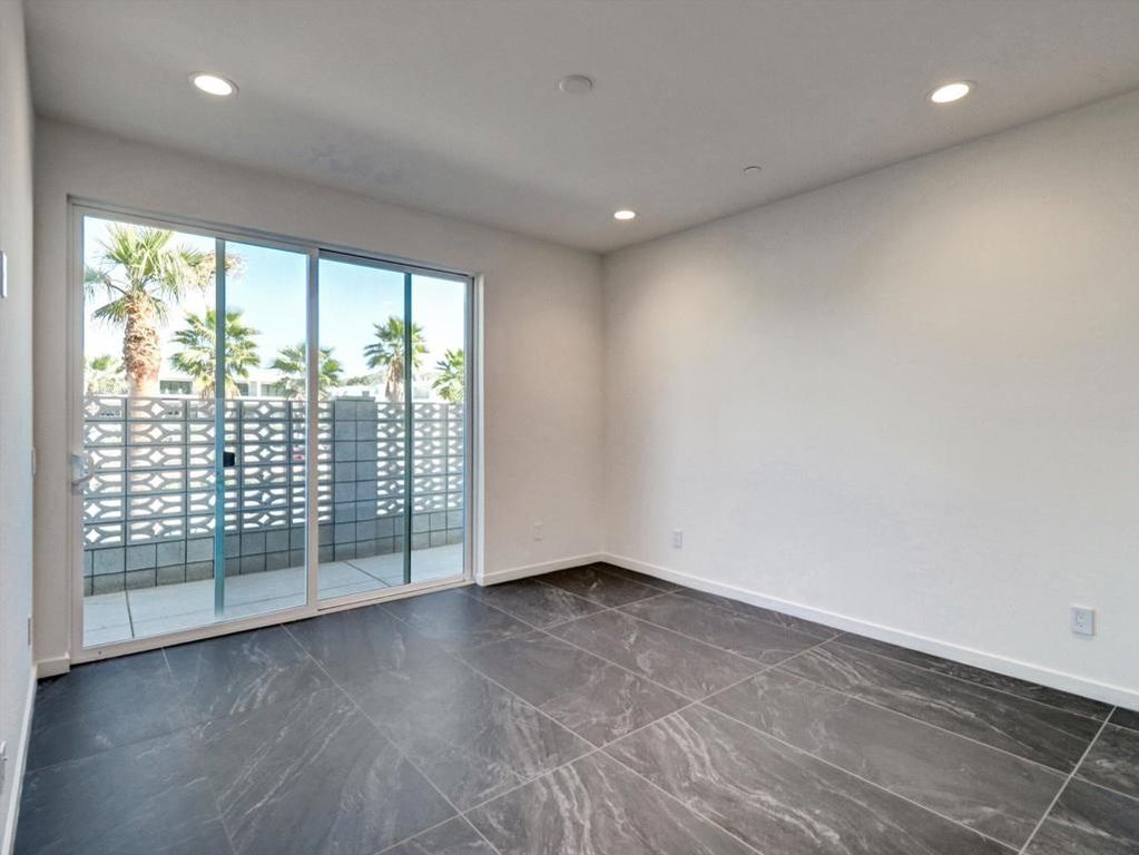 Image 5 of property listing at 704 Obsidian Loop E, Palm Springs, CA 92264