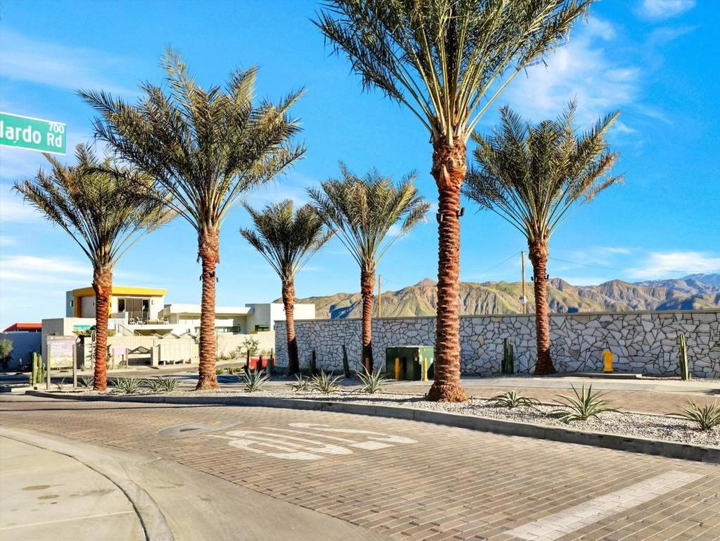 Image 54 of property listing at 704 Obsidian Loop E, Palm Springs, CA 92264