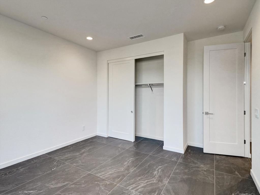 Image 7 of property listing at 704 Obsidian Loop E, Palm Springs, CA 92264