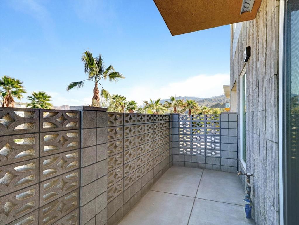 Image 8 of property listing at 704 Obsidian Loop E, Palm Springs, CA 92264