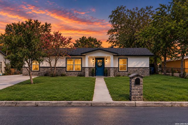 323 Pinehurst Blvd, San Antonio, TX 78221