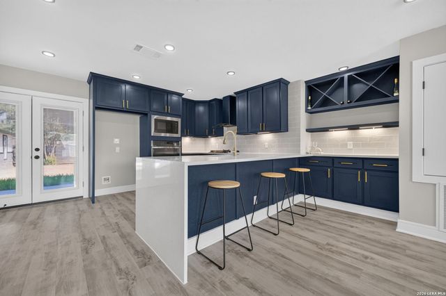 323 Pinehurst Blvd, San Antonio, TX 78221