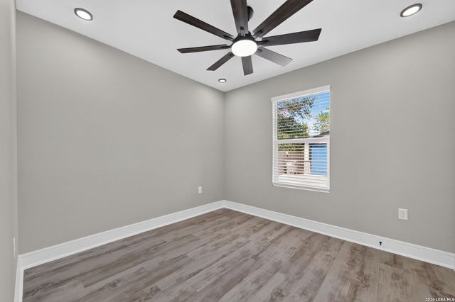 323 Pinehurst Blvd, San Antonio, TX 78221