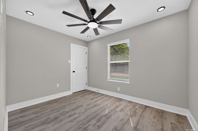 323 Pinehurst Blvd, San Antonio, TX 78221