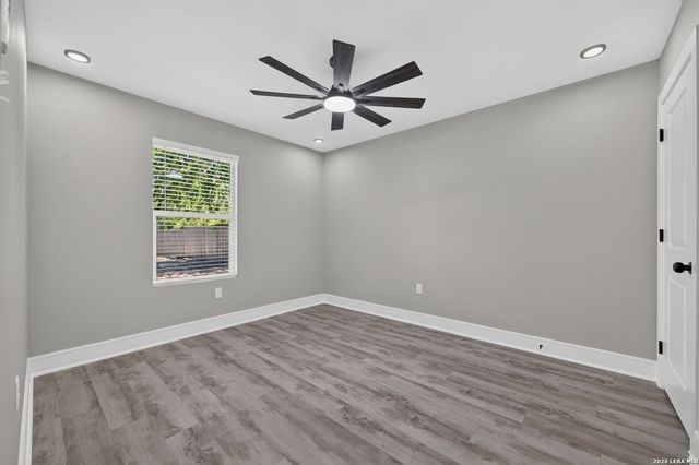 323 Pinehurst Blvd, San Antonio, TX 78221