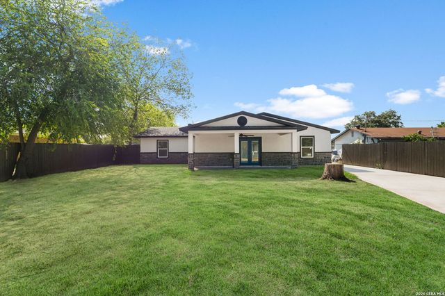 323 Pinehurst Blvd, San Antonio, TX 78221