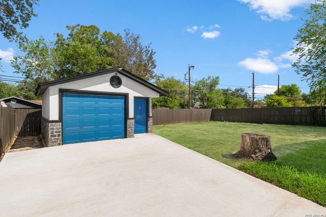 323 Pinehurst Blvd, San Antonio, TX 78221