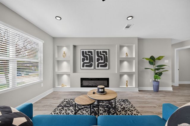 323 Pinehurst Blvd, San Antonio, TX 78221