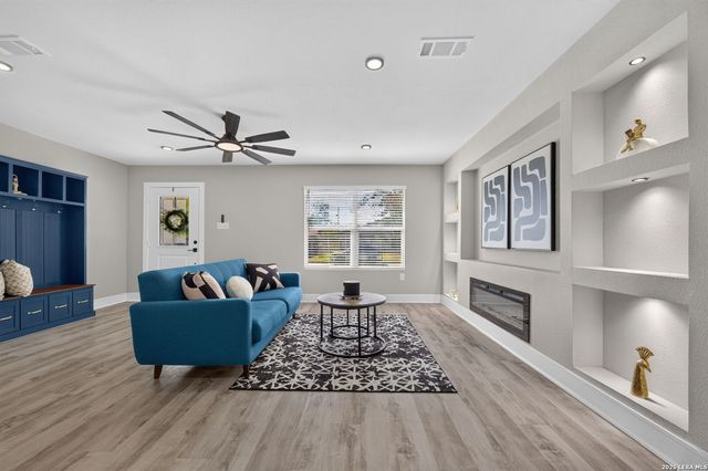 323 Pinehurst Blvd, San Antonio, TX 78221