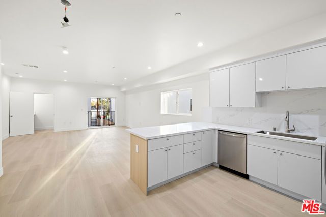 5651 Case Avenue, North Hollywood (los Angeles), CA 91601