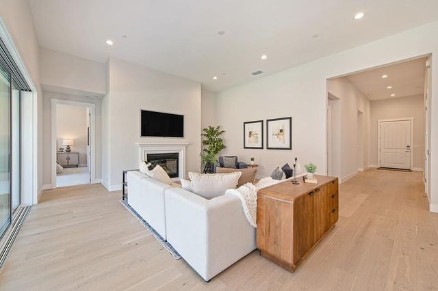 1047 Lassen Peak Dr, El Dorado Hills, CA 95762
