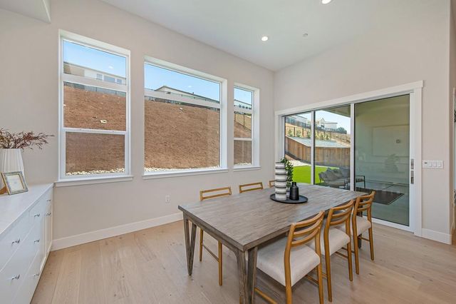 1047 Lassen Peak Dr, El Dorado Hills, CA 95762