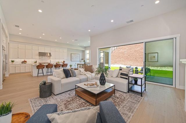 1047 Lassen Peak Dr, El Dorado Hills, CA 95762