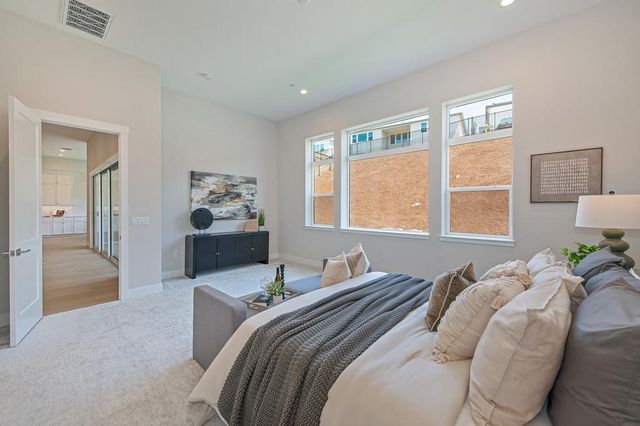 1047 Lassen Peak Dr, El Dorado Hills, CA 95762