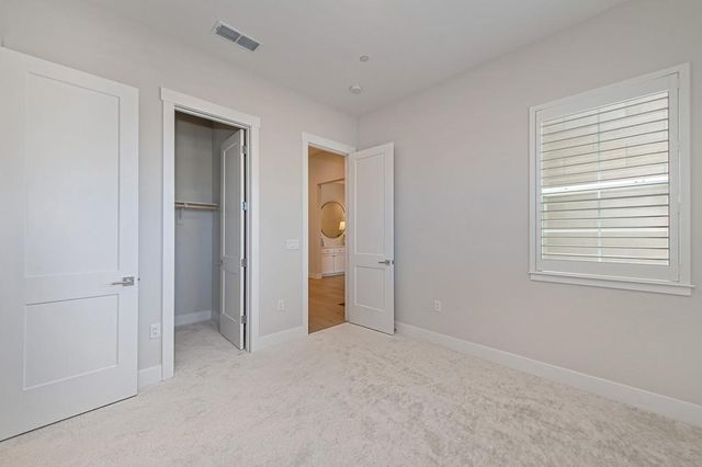 1047 Lassen Peak Dr, El Dorado Hills, CA 95762
