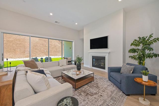1047 Lassen Peak Dr, El Dorado Hills, CA 95762