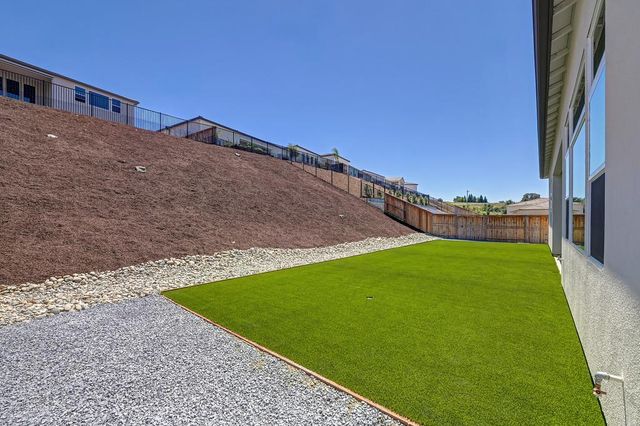 1047 Lassen Peak Dr, El Dorado Hills, CA 95762