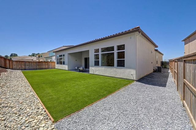 1047 Lassen Peak Dr, El Dorado Hills, CA 95762