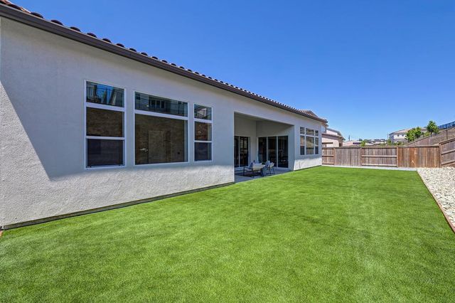 1047 Lassen Peak Dr, El Dorado Hills, CA 95762