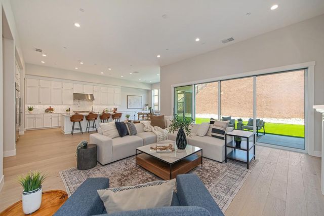 1047 Lassen Peak Dr, El Dorado Hills, CA 95762