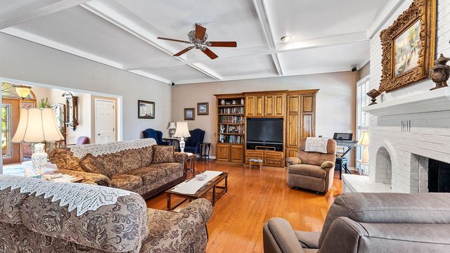 4504 W Cedar Brooke Lane, Rogers, AR 72758
