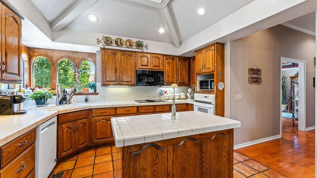 4504 W Cedar Brooke Lane, Rogers, AR 72758